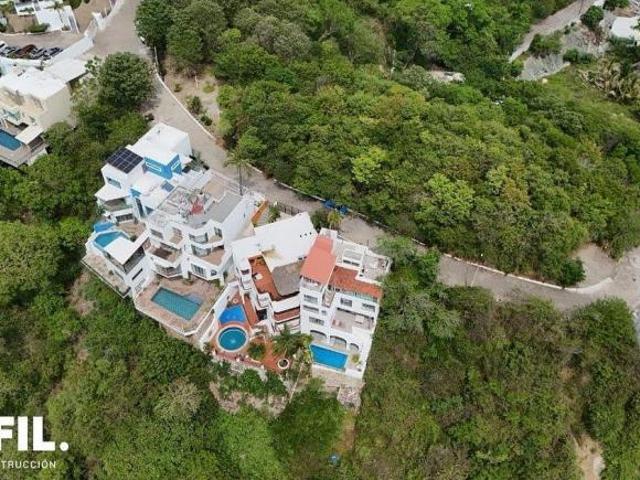 Espectacular Casa en Venta en Manzanillo con 7 Recámaras, Alberca y Vista al Mar