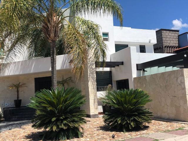 Espectacular casa en venta / renta en Rinconada Jacarandas, junto a Costco