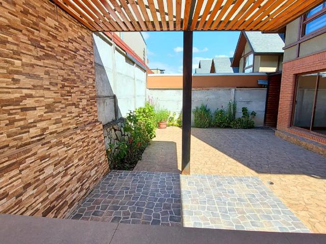 Espectacular casa en arriendo en valle las monjas