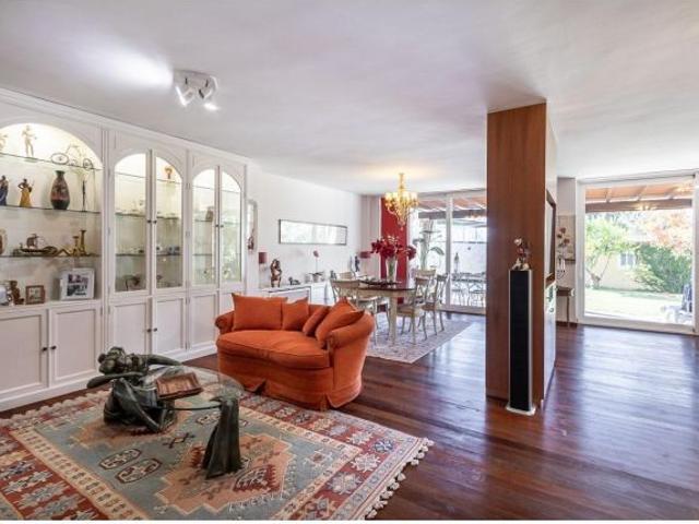 Espectacular casa en Bola de Oro / Serrallo