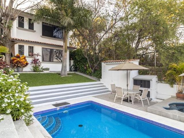 Cuernavaca venta Casa en Club de Golf Santa Fe con vista al fairway