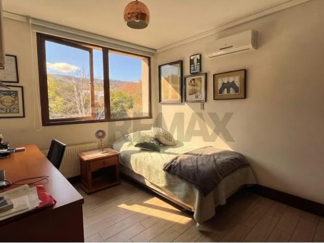 Espectacular casa en piedra roja 5d/4b | 5 dormitorios por 23000.00 en Colina