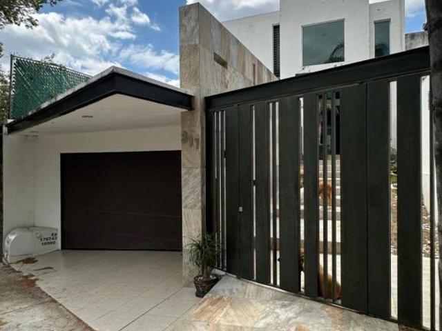 OPORTUNIDAD CASA EN PORTA FONTANA EN VENTA PRECIO DE REMATE