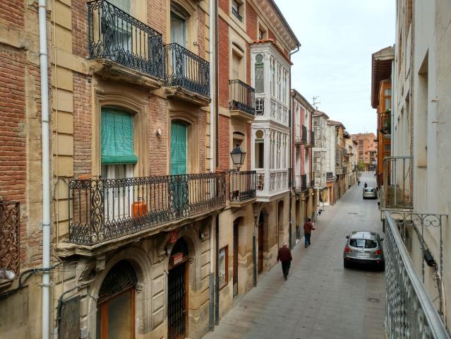 Espectacular casa en pleno casco histórico de Santo Domingo De La Calzada. Calle comercial, perfecta para alojamiento rural