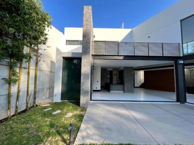 Espectacular Casa en RENTA en Bosques de Bugambilias