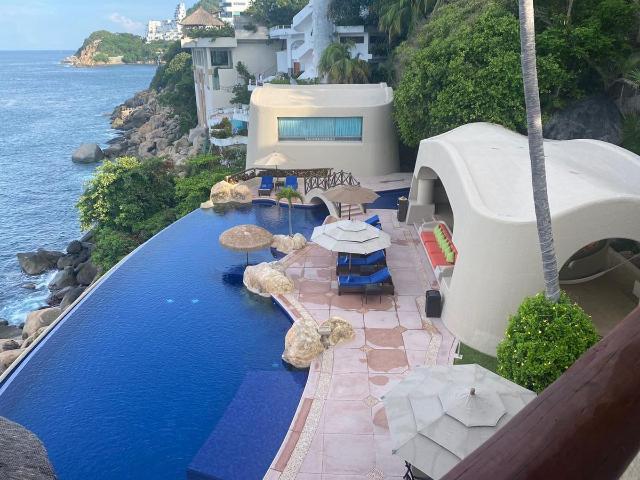 ESPECTACULAR CASA EN RENTA EN LAS BRISAS MARQUES