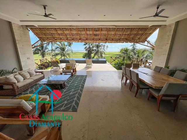 Espectacular casa en renta mensual y vacacional. Con alberca y vista al campo de golf y al mar