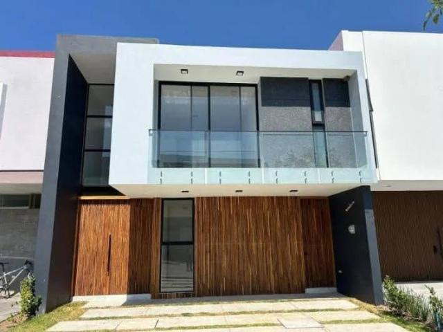 Renta casa con recámara en PB cerca de principales vías, colegios y plazas
