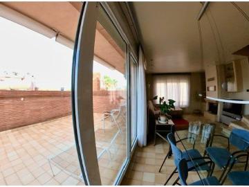 Espectacular casa pareada ideal para 2 familias!