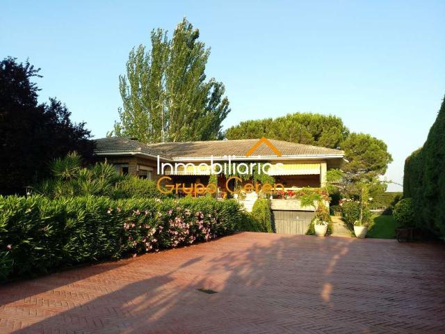 Espectacular chalet independiente con piscina en finca privada
