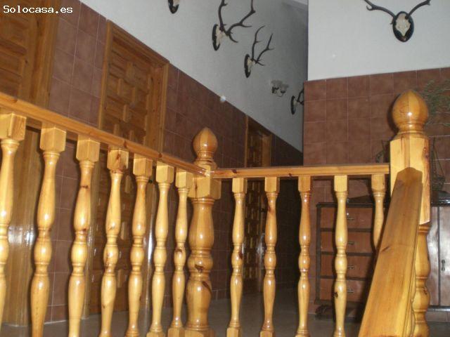 ESPECTACULAR CHALET CON PISCINA Y TERRENO
