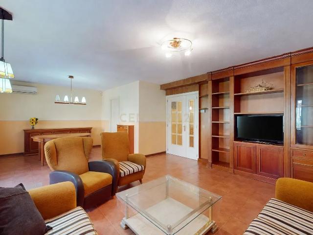 Chalet de 303 m² con gran sótano 3 coches, 5 hab. y buhardilla en zona BRIPAC, Alcalá de Henares