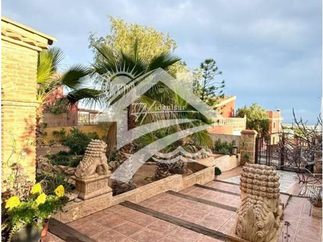 ESPECTACULAR CHALET EN ALMERIA