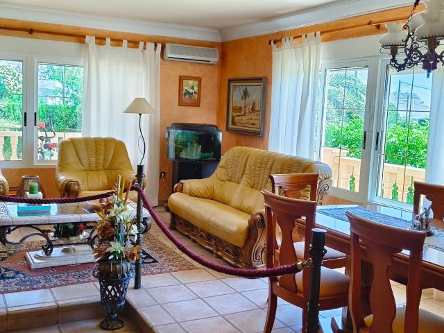 ESPECTACULAR CHALET EN CRTA. CASTALLA