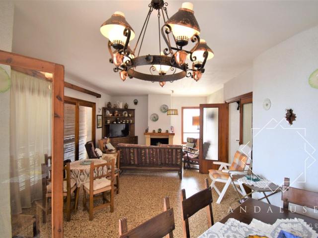 Espectacular chalet en primerísima línea sobre una calita de. 360m² San Juan de los Terreros