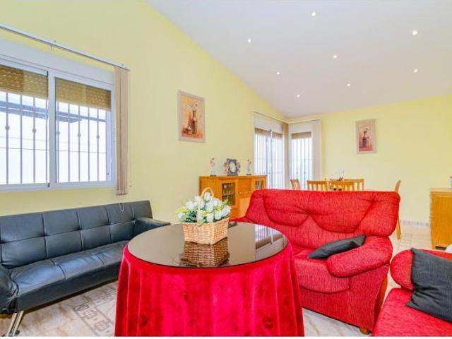 ¡Espectacular Chalet en Tocon, Illora con piscina privada!