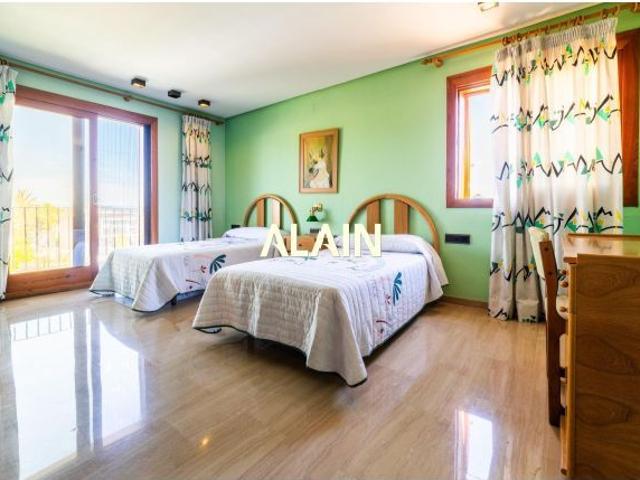 ESPECTACULAR CHALET EN URBANIZACION OLIMAR CHIVA VALENCIA