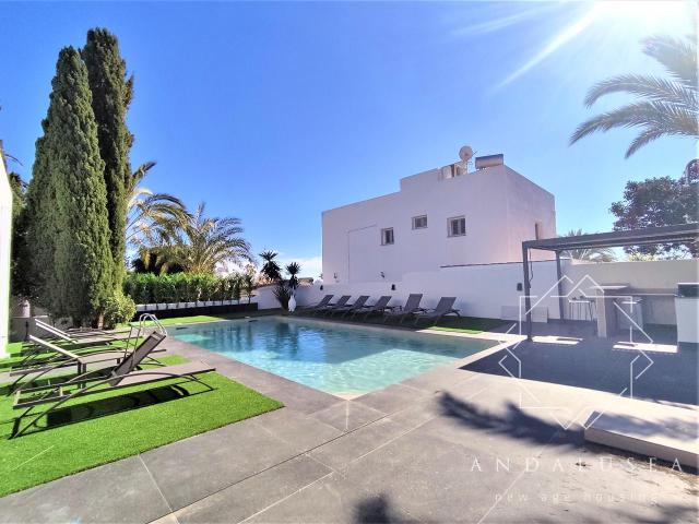 Espectacular chalet independiente completamente reformado cu. 318m² Mojácar