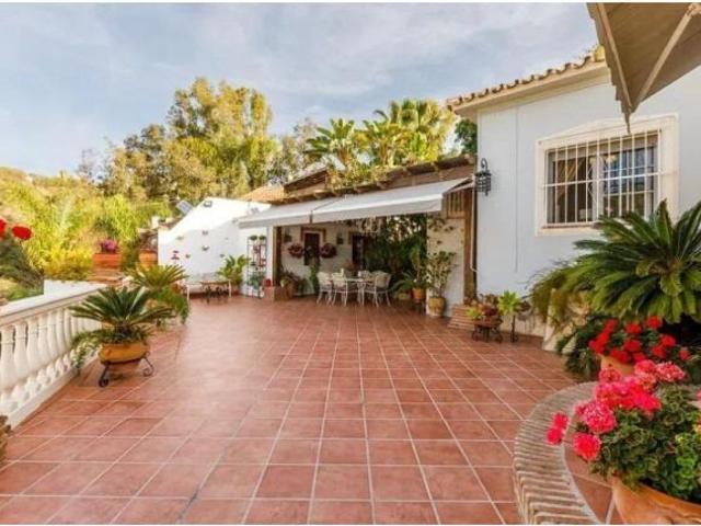 Espectacular Chalet Independiente con Apartamento de Invitados y Vistas al Mar – Benajarafe