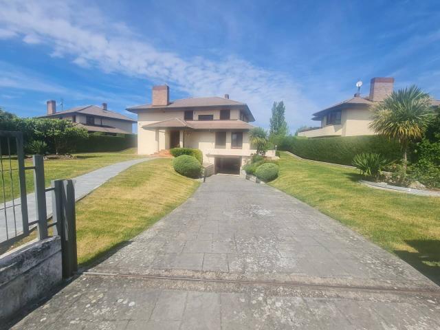 Espectacular chalet independiente en Elorriaga. A 5 km del centro de Vitoria Gasteiz