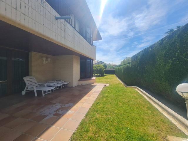 Espectacular chalet independiente en Elorriaga. A 5 km del centro de Vitoria Gasteiz