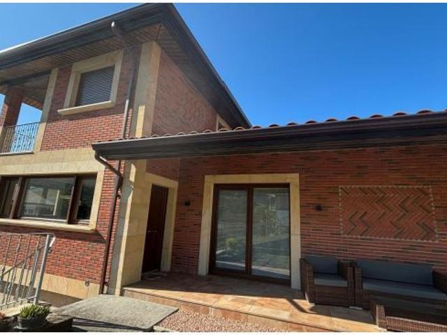 ESPECTACULAR CHALET INDEPENDIENTE EN RAMALES DE LA VICTORIA CANTABRIA