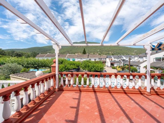 Urge Venta Por Traslado Espectacular Chalet Pareado Con 5. 0m² El Tiemblo