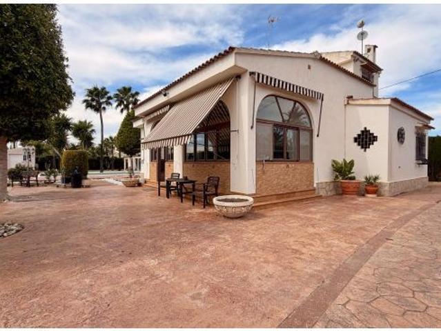 Espectacular Chalet Reformado en Algoros, Elche