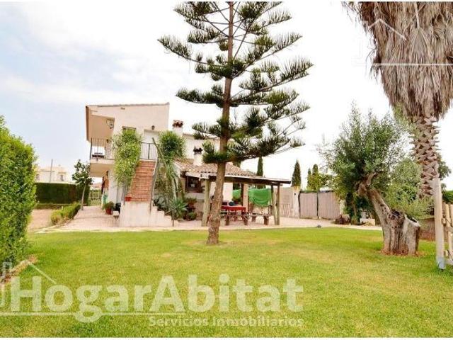 ¡ESPECTACULAR! CHALET SEMINUEVO CON PISCINA PRIVADA, GARAJE Y PARCELA