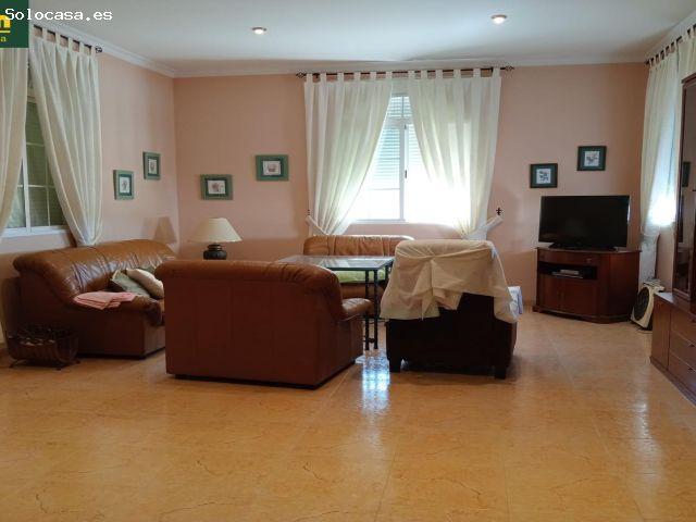 Espectacular chalet urbano con piscina y casa de invitados en Los Encinares de Alcolea
