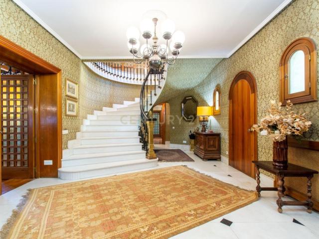 ESPECTACULAR CHALET INDEPENDIENTE EN LAS LOMAS