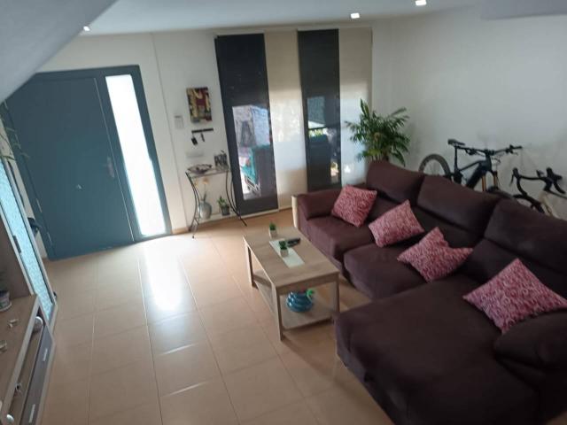 espectacular adosado de 4 habitaciones a/a por conductos y garaje