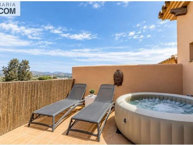 Espectacular adosado de 332 m2 con 5 dormitorios y piscina en Retamar II