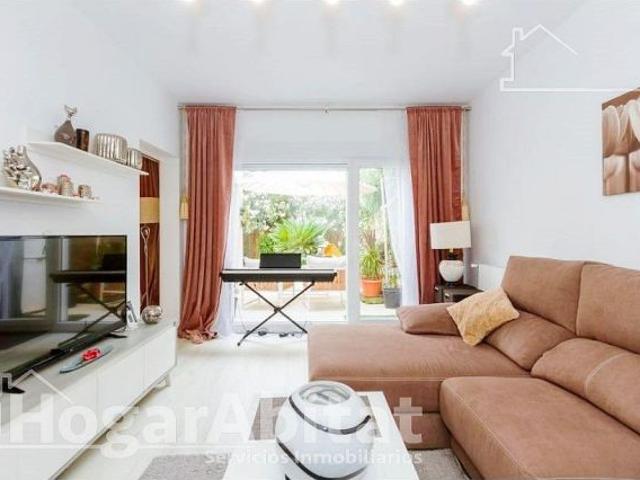 ¡ESPECTACULAR ADOSADO! LUMINOSO EN RESIDENCIAL CON PISCINA Y TERRAZA