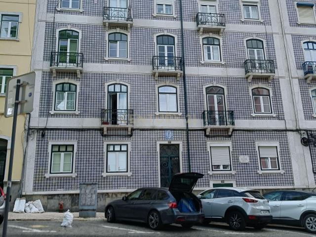 Espectacular apartamento renovado mantendo fielmente os traços originais em Santo António, Lisboa