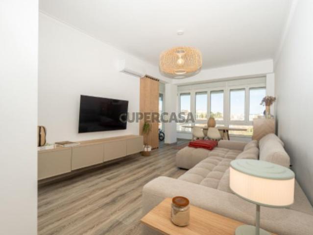 ESPECTACULAR APARTAMENTO T2 PERTO DO METRO DE ODIVELAS