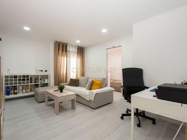 ESPECTACULAR APARTAMENTO T2 REMODELADO EM ALHOS VEDROS