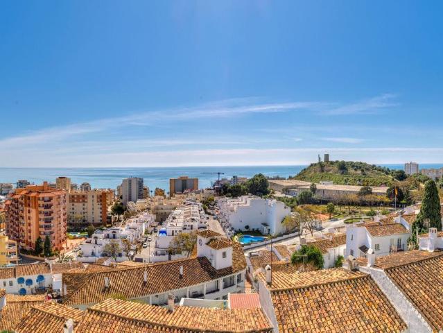 Espectacular ático con increíbles vistas al mar y orientació. 123m² Fuengirola