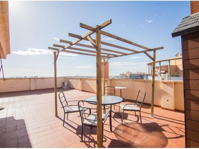 ESPECTACULAR ÁTICO CON TERRAZA DE 85 M2 JUNTO A LA UNIVERSIDAD Y PLAZA DE GARAJE INCLUIDA!