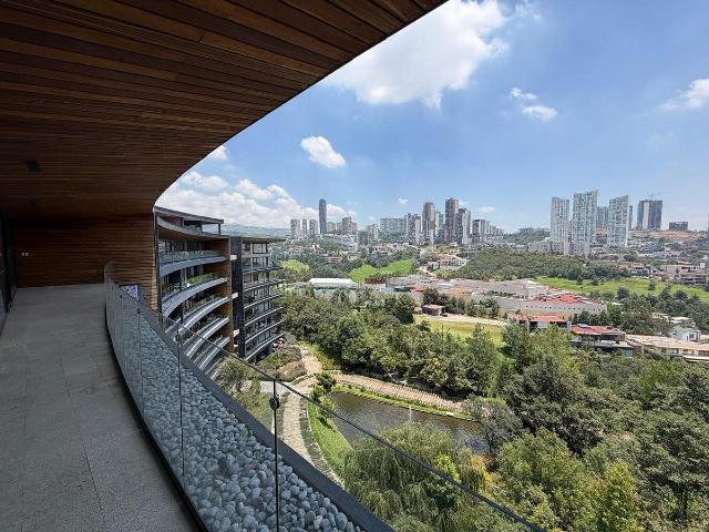 Espectacular departamento con terraza y vista al campo de golf en Residencial