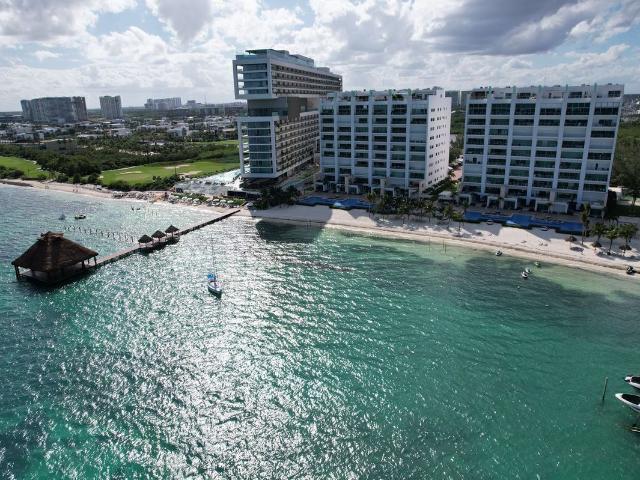 ESPECTACULAR DEPARTAMENTO EN RENTA EN CANCUN FRENTE AL MAR