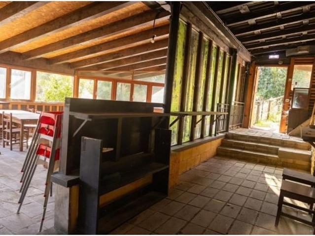 Espectacular Finca de 3.000 m2 con Vistas al Nalón: Chalet de Ensueño o Negocio de Hostelería