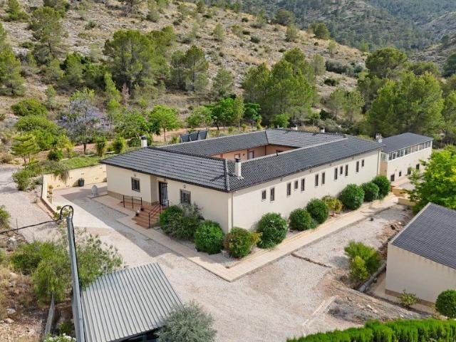 Espectacular finca rústica con dos viviendas, piscina y ampl. 0m² Hondón de las Nieves
