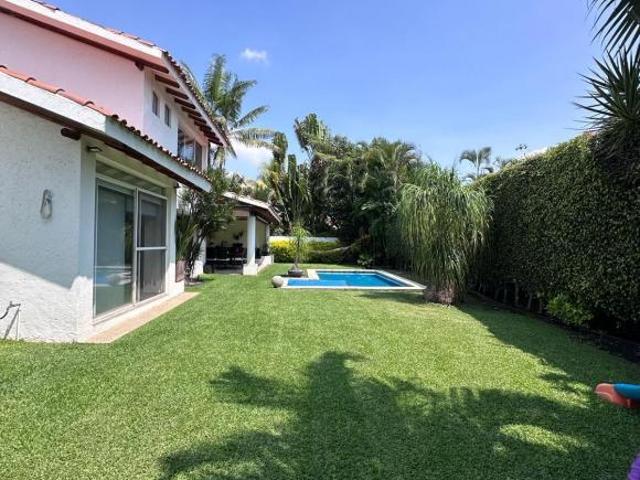 Espectacular jardín y alberca, excelente estado de la propiedad