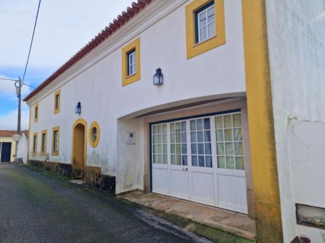Espectacular moradia com 4 quartos e quintal!