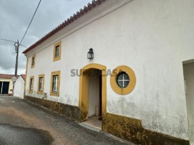 Espectacular moradia com 4 quartos e quintal!