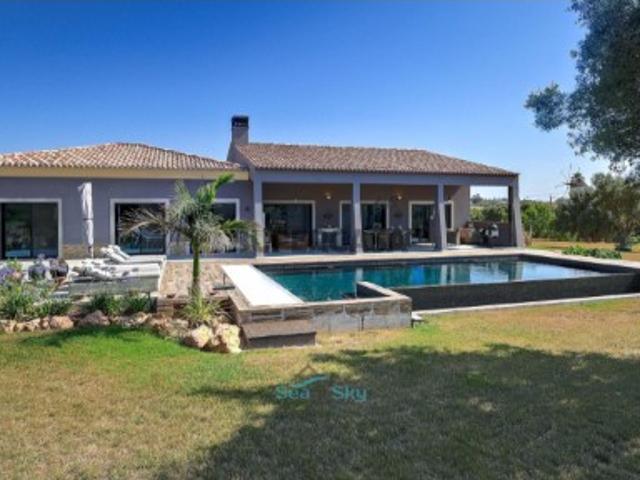 Espectacular Moradia Com Eficiência Energética Inserida Em 2,2 Hectares Para Venda Em Lagoa, Algarve