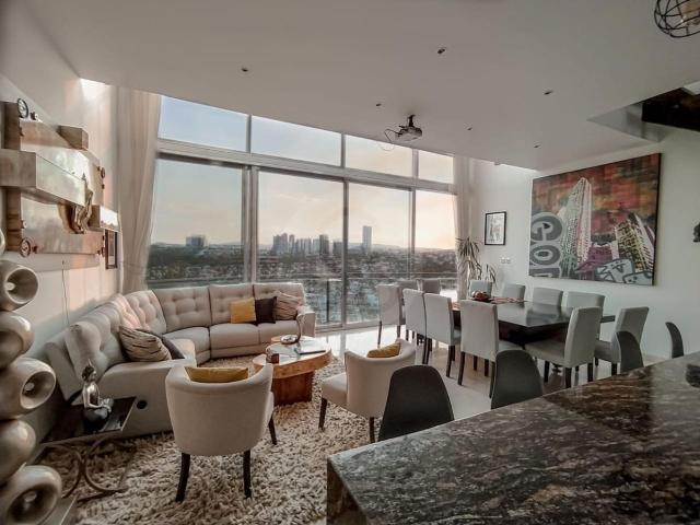 Espectacular Penthouse amueblado en renta en Zapopan