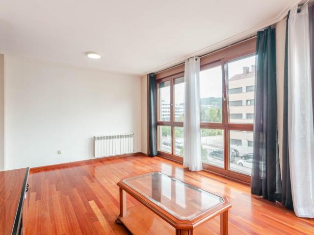 Espectacular piso, año 2008, con 3 h, dos baños, garaje y trastero en La Calzada Gijón, para entrar a vivir