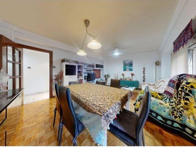 Espectacular piso de 83m2 en AVENIDA NAVARRA! Distribuida en tres dormitorios, salón con galería c
